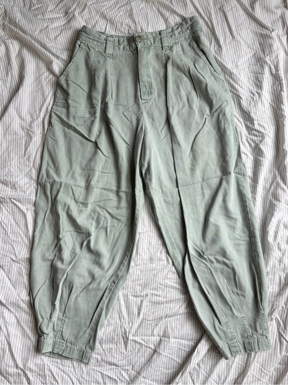 Free People Barcelona Balloon Pants, size 8 in light sage green